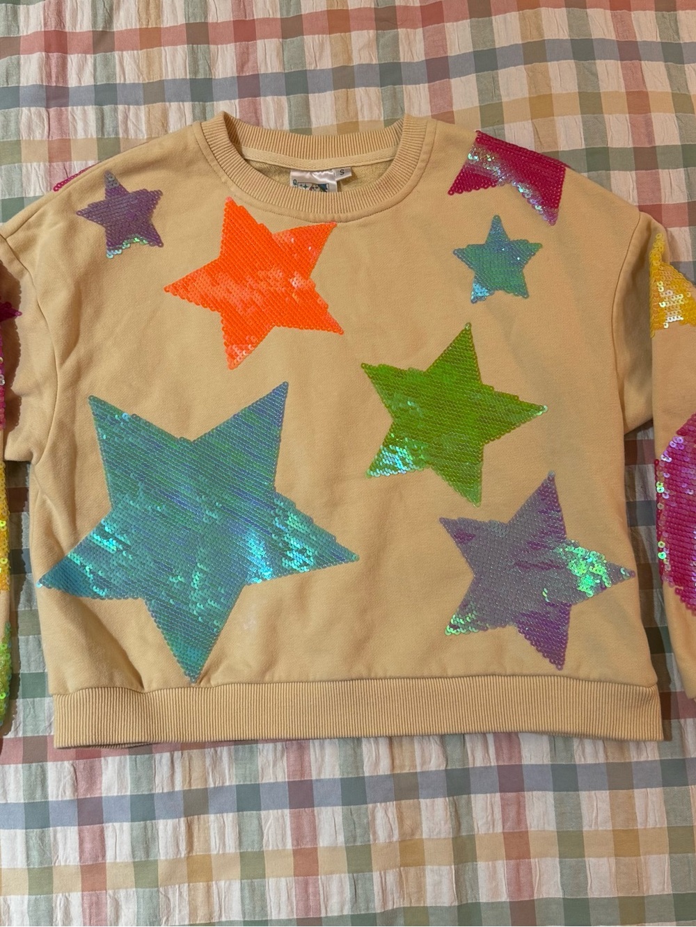 QUEEN OF SPARKLES Beige Kids Sweatshirt with Multicolor Sequin Stars